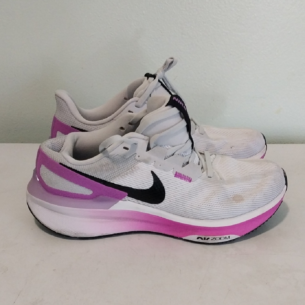 Nike White and Pink Athletic Shoes with Performance Features